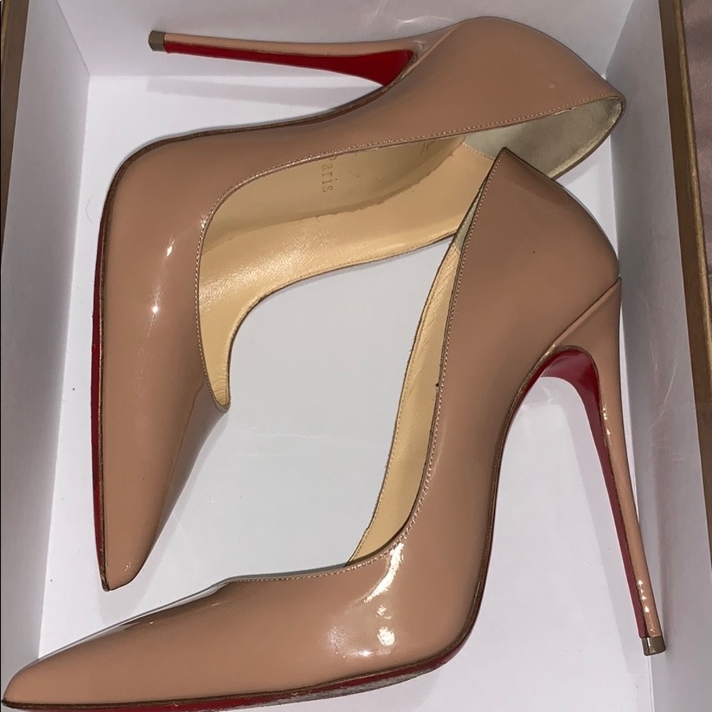 Christian louboutin size 38 so kate red bottoms.